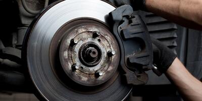 وقتی چراغ abs روشن می‌شود، چه کنیم؟