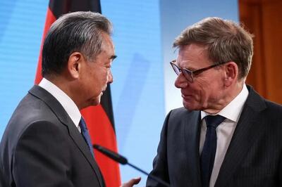 وزیر خارجه چین از تهدید ژاپن علیه ارتش کشورش خبرداد