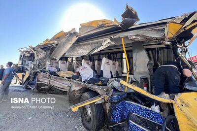 حریق 4 خودرو سوخت‌بر در پی تصادف/ 2 نفر فوت شدند