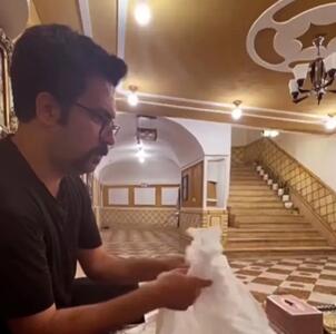  آواز اصیل؛ وقت میگن ایرانیا از هر انگشتشون هنر میباره اینه با سفره یبار مصرف آهنگ زد