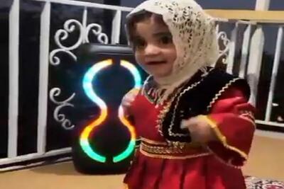  آواز محلی؛ فندق دیدین با لباس شمالی برقصه؟ این فسقلی نمکدون چه قشنگ نانای میکنه