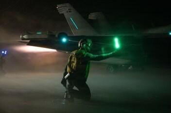 نیروی دریایی آمریکا پرواز جنگنده‌های اف-18 را نزدیک ونزوئلا تایید کرد - تسنیم