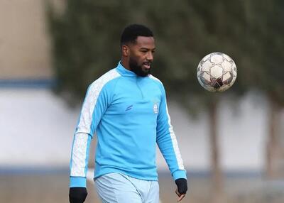 نازون همچنان دور از ترکیب استقلال