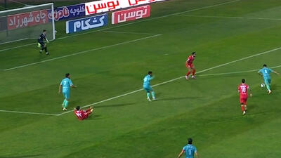 واکنش نیازمند روی شوت نجفی بازیکن پیکان