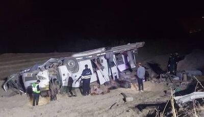 واژگونی اتوبوس۱۳ مصدوم برجای گذاشت