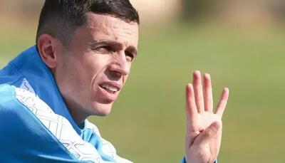 بوسه ۵۱ میلیون تومانی آسانی بر بازیکن پادیاب!