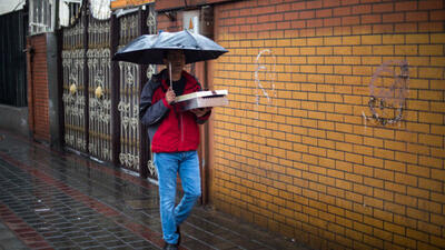 هوای بارانی تهران در شرایط نارنجی