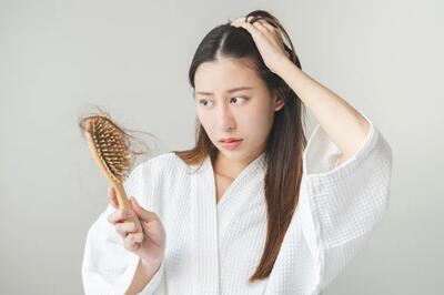 علت سفیدی مو از دیدگاه طب سنتی / روش‌های طبیعی که همه را شگفت‌زده می‌کند!