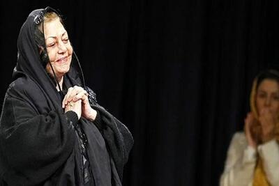  حمیده خیرآبادی در ۳۷ سالگی و در پشت صحنه یک تئاتر؛ سال ۱۳۴۰ (عکس)