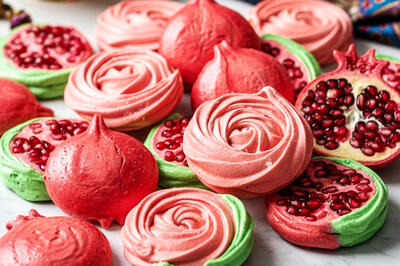  طرز تهیه مرنگ یلدایی، ساده‌ترین دسر رنگی شب یلدا