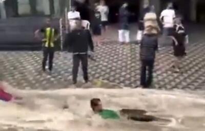 شادی زاید الوصف مردم جده از بارش باران