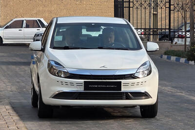 مدیر عامل کرمان موتور از سدان هیبرید ملی ایگل بازدید کرد