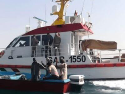  عملیات موفقیت آمیز مرزبانان بندرلنگه برای نجات سرنشینان ۲ قایق در طوفان