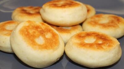 طرز تهیه نان ماهیتابه ای در ۱۰ دقیقه | بدون تخم مرغ، بدون مخمر