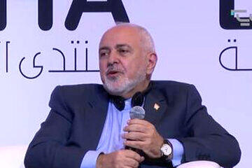  دفاع غیرمنتظره روزنامه اصولگرا از اظهارات ظریف در نشست «مجمع دوحه»/ ظریف با ظرافت مقابل مغلطه شیوخ منطقه  قدعلم کرد/ حرفش خریدار دارد
