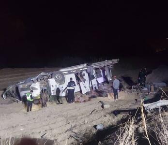 انحراف اتوبوس اسکانیا در محدوده شهرستان دنا ۱۳ مصدوم برجا گذاشت