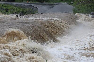 ببینید / طغیان رودخانه روستای حاضرمیل دهلران