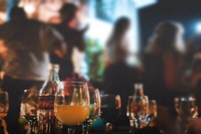 مدیرعامل خانه سینما درباره بازداشت برخی بازیگران در یک مهمانی: طبق پیگیری‌های ما یک برنامه سیستماک نبود بلکه یک حرکت آتش به اختیار بود / اساسا رفتن به منزل شخصی به بهانه مهمانی خصوصی قانونی نیست / چرا وقتی بحث زمین‌خواری و اختلاس پیش می‌آید نام اسامی را اعلام نمی‌کنند، اما به فاصله ۲ روز بعد از اتفاق یک رسانه رسمی نام بازیگران را اعلام کرد