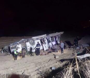 انحراف اتوبوس اسکانیا در محدوده شهرستان دنا؛ ۱۳ نفر مصدوم شدند