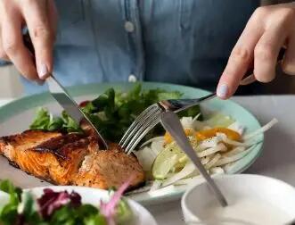  بهترین زمان خوردن شام در نیمه دوم سال!