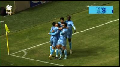 گل دوم چادرملو اردکان به فجر سپاسی (اوتازو - پنالتی)