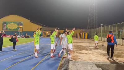 شادی ایسلندی بازیکنان خیبر با هواداران خود