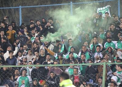 استقبال شبانه هواداران از تیم خیبر در فرودگاه + ویدئو