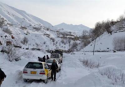  بارش برف راه ارتباطی ۷۰ روستای دلفان را مسدود کرد