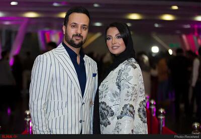  تذکر حجاب احمد مهران فر به همسرش در میان سیل جمعیت+فیلم