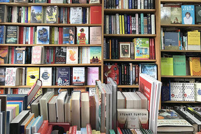 عیدی کتابفروشی‌های شیراز به مردم در هفته بزرگداشت مقام مادر