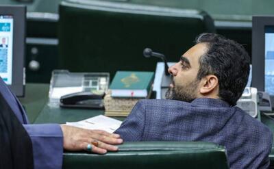  حمله ثابتی به تسنیم: از این خبرگزاری که معلوم است بودجه‌اش از کجا می‌آید انتظار حقیقت گویی نمی‌رود! این‌ها رسانه زیاد دارند و پول پاشی می‌کنند/ صحنه کاملا روشن است؛ از من انتظار قبیله‌گرایی نداشته باشید! شان نماینده با سکوت و ماله کشی اشتباهات حفظ نمی‌شود