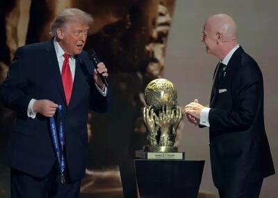  شکایت از رئیس فیفا بابت اهدای جایزه قلابی به ترامپ