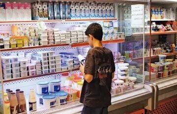 سرانه مصرف لبنیات در ایران در یک دهه ۸۰ کیلو کاهش داشته است