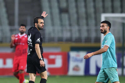 اتفاق عجیب در بازی پیکان- پرسپولیس؛ ارتباط داور با اتاق VAR قطع شد!