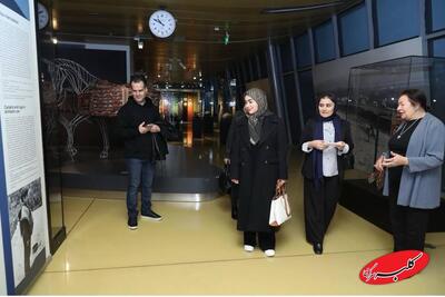  همسر و دختر عباس عراقچی در سفر به باکو - کلبه سرگرمی