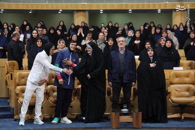 عکس/ گرامیداشت  روز زن  با حضور رئیس جمهور