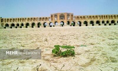 خاک‌های درجه‌یک حاشیه زاینده‌رود در حال نابودی‌اند