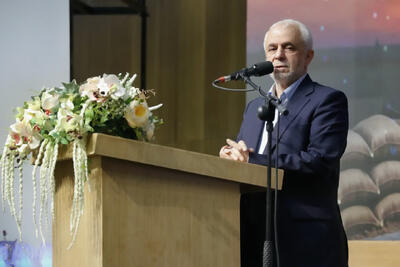  مادران و همسران شهدای جنگ تحمیلی ۱۲روزه تجلیل شدند