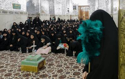 آیین غبارروبی ضریح مطهر امام رضا(ع) با حضور جمعی از بانوان