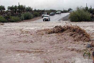  بسته شدن جاده دهلران به سمت مهران بر اثر سیلاب I ببینید