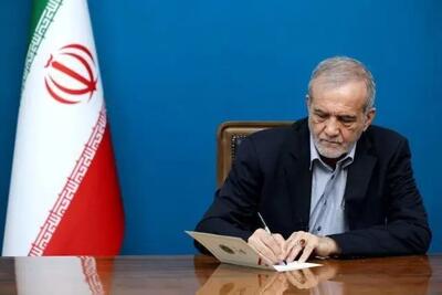 پزشکیان: ضروری است زین‌پس تمام صنایع آب‌بر صرفاً در سواحل جنوبی توسعه پیدا کنند