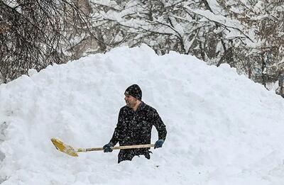 برف بالاخره به تهران رسید/ تا شنبه جاده ها یخبندان است