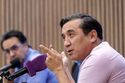 خداداد عزیزی دوباره مرزها را جابه‌جا کرد