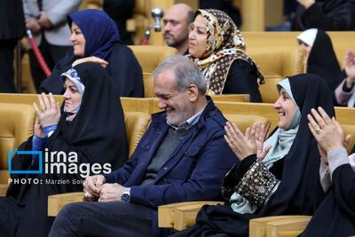 تصاویر خاص از پزشکیان و دخترش در مراسم روز زن