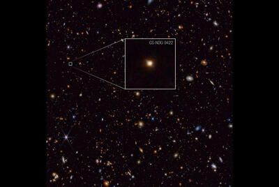 عکس «تلسکوپ فضایی هابل» از یک کهکشان آبی درخشان