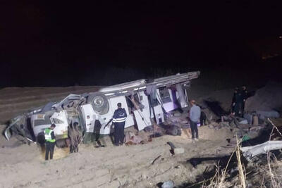 واژگونی اتوبوس اسکانیا در محور یاسوج-اصفهان؛ 13 نفر مصدوم شدند