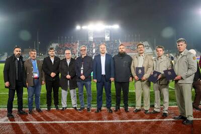 تجلیل استقلال از محیط‌بانان تالاب انزلی (عکس) - پارس فوتبال