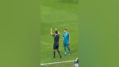 ویدیو| غمگین‌ترین اخراج تاریخ فوتبال! - پارس فوتبال