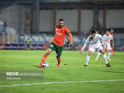 یک اخراج در نیمه اول بدون گل مس و فولاد - پارس فوتبال