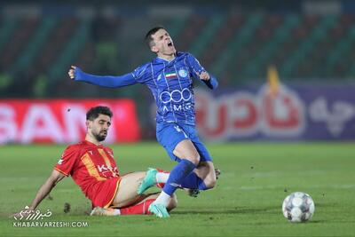 بوسه ۵۱ میلیونی جنجال تازه در فوتبال ایران - پارس فوتبال